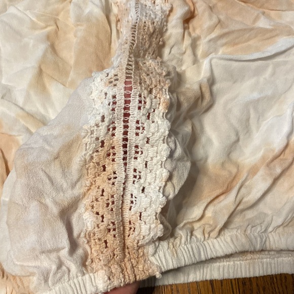 Medium Tan & White Tie Dye Ruffled Crochet Detail Bell Sleeve Crop Top - Picture 8 of 9